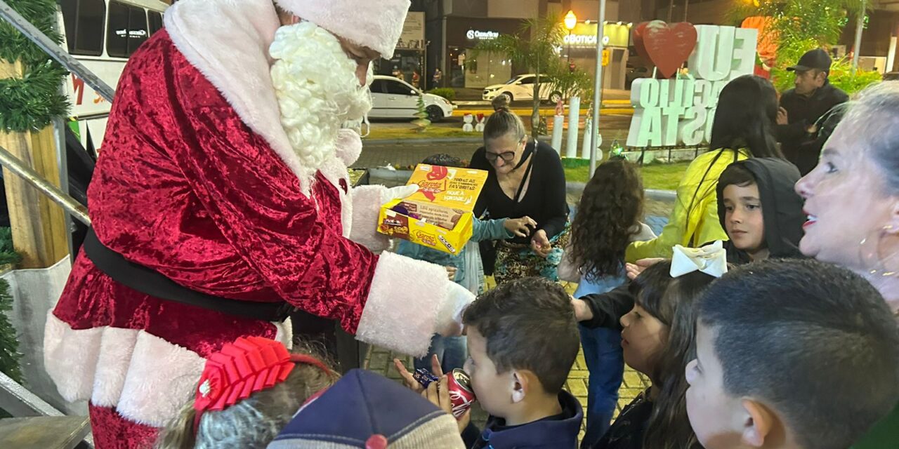 Rádio Cidade distribui mais de mil brinquedos durante Festa de Natal