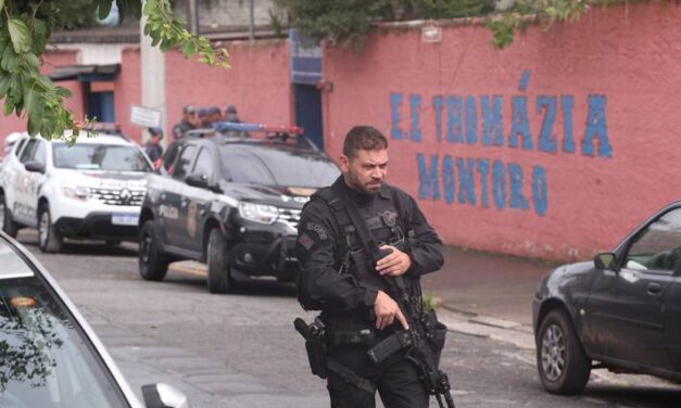 Aluno esfaqueia pelo menos 4 pessoas em escola de SP; uma professora morreu