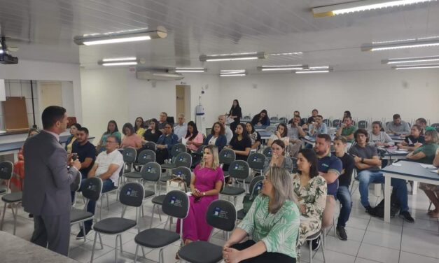 Secretários e Gestores Municipais estão participando de treinamento sobre a implementação da Nova Lei de Licitações, Lei n° 14.133/2031.