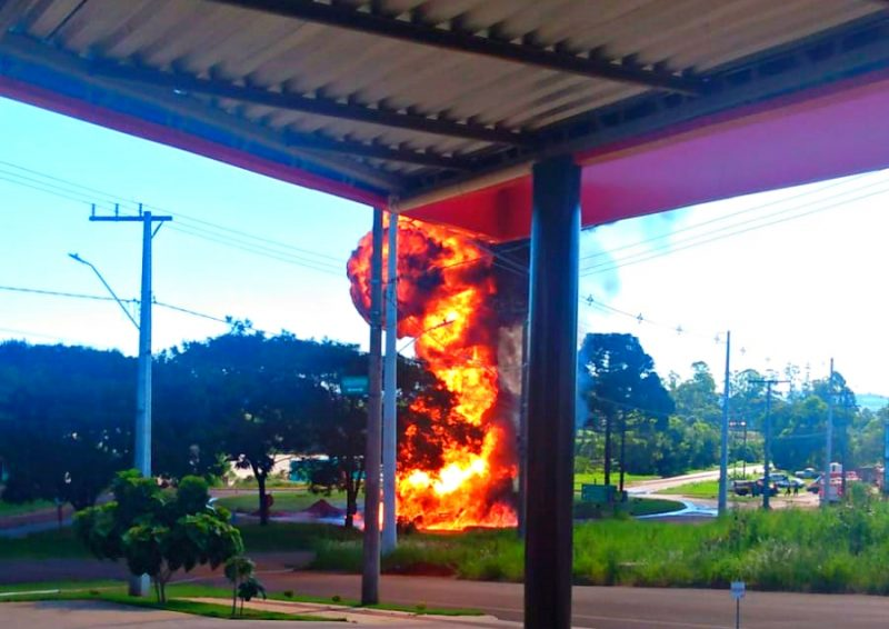 Caminhão-tanque explode na BR-282, em Santa Catarina