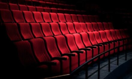 Cinemas estão proibidos de barrar pipoca e refrigerante comprados fora do local em SC