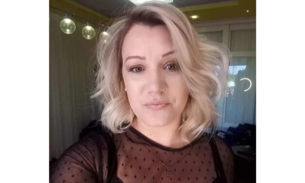 Mulher morre eletrocutada ao limpar calçada com lava a jato em SC