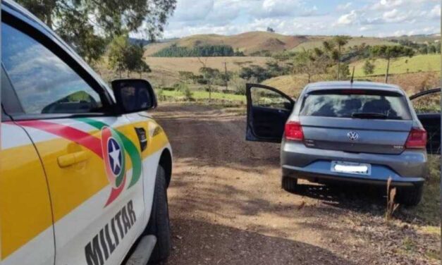 Criança de nove anos é flagrada dirigindo carro após homem passar mal em SC