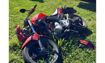 Motociclista é arremessado a cerca de 15 metros em acidente na Serra