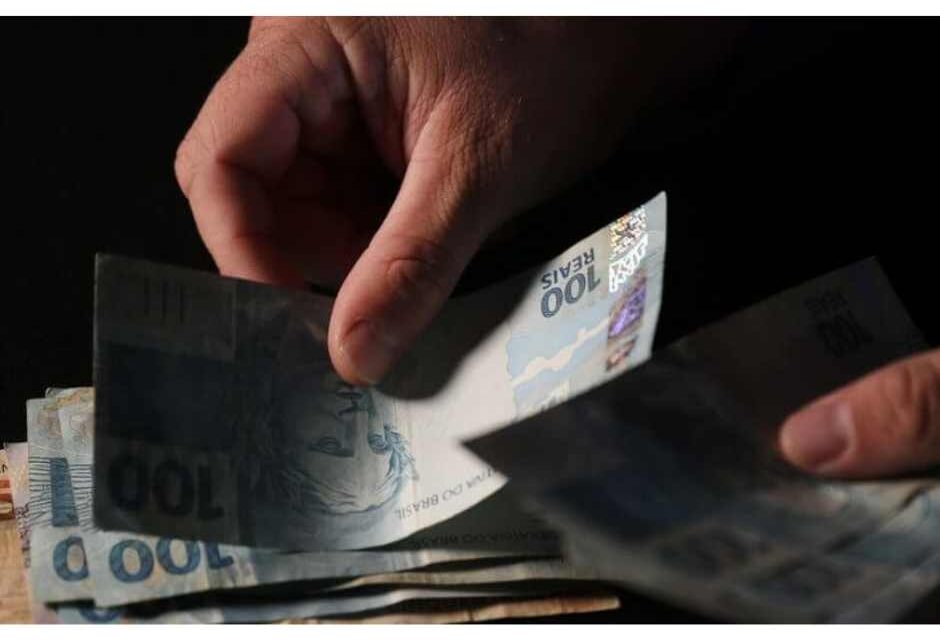 Vereadores de Blumenau aprovam aumento de R$ 4 mil nos próprios salários