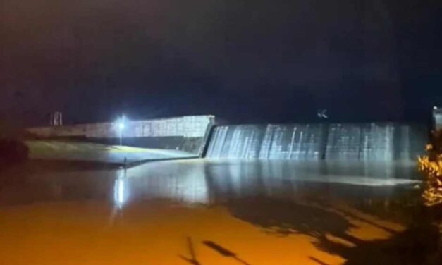 Barragem de Taió transborda na madrugada deste domingo (08)