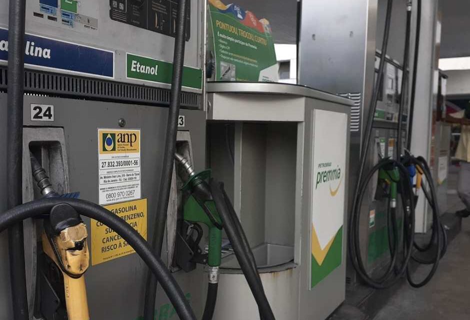 Petrobras anuncia redução no preço da gasolina e aumento no diesel a partir de sábado