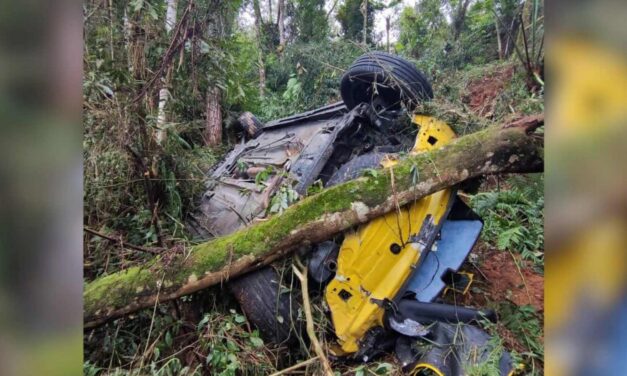 Motorista é encontrado morto após ser ejetado de carro em grave acidente em Rancho Queimado