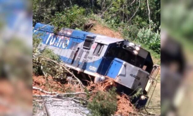 Trem sai dos trilhos e causa bloqueio no trânsito em São Bento do Sul