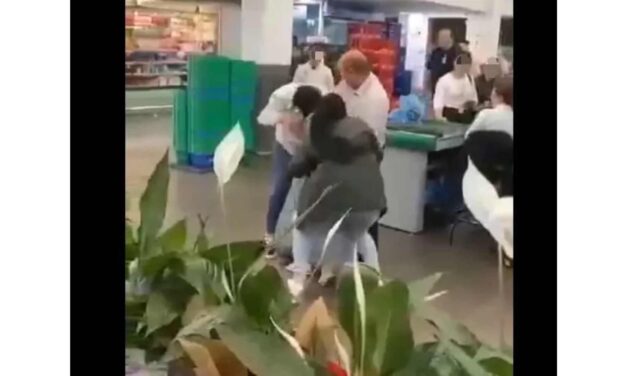 Mulheres agridem funcionária de supermercado em Lages