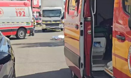 Homem escapa de atropelamento por caminhão, mas é atingido por carro e morre em Lages
