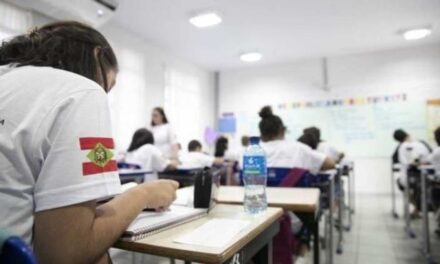 Menos de 50% dos alunos no Brasil sabem o básico em matemática e ciências