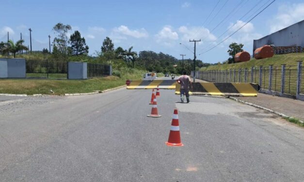 Piçarras “fecha” entradas da cidade para caminhões por causa de filas na BR-101