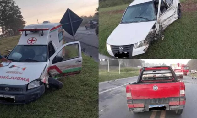 Colisão entre ambulância e carros deixa motorista encarcerado na BR-282 em Lages