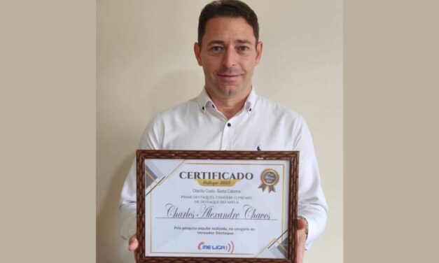 Vereador destaque: Charles Chaves recebe certificado de Instituto