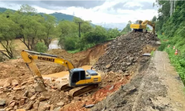 BR-470 continua totalmente interditada para obra emergencial; previsão de 7 dias