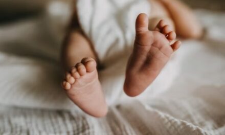 Bebê de 8 meses morre em creche de SC