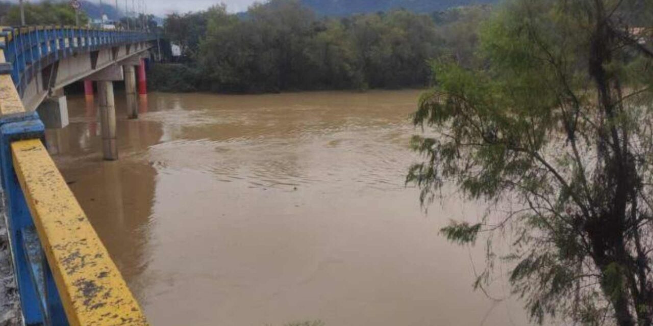 Com previsão de mais chuva, rio Itajaí-Açu pode chegar a 8,5m, em Rio do Sul, alerta Defesa Civil