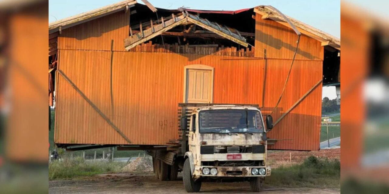 Caminhão é flagrado carregando casa inteira em SC e impressiona: “Motorhome raiz”