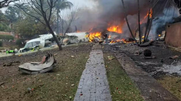 Avião com 61 pessoas que saiu do PR cai em Vinhedo; não há sobreviventes