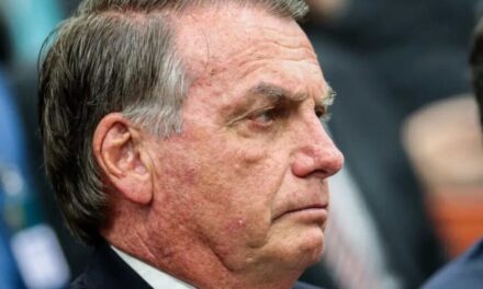 Bolsonaro tem prisão domiciliar decretada pelo STF